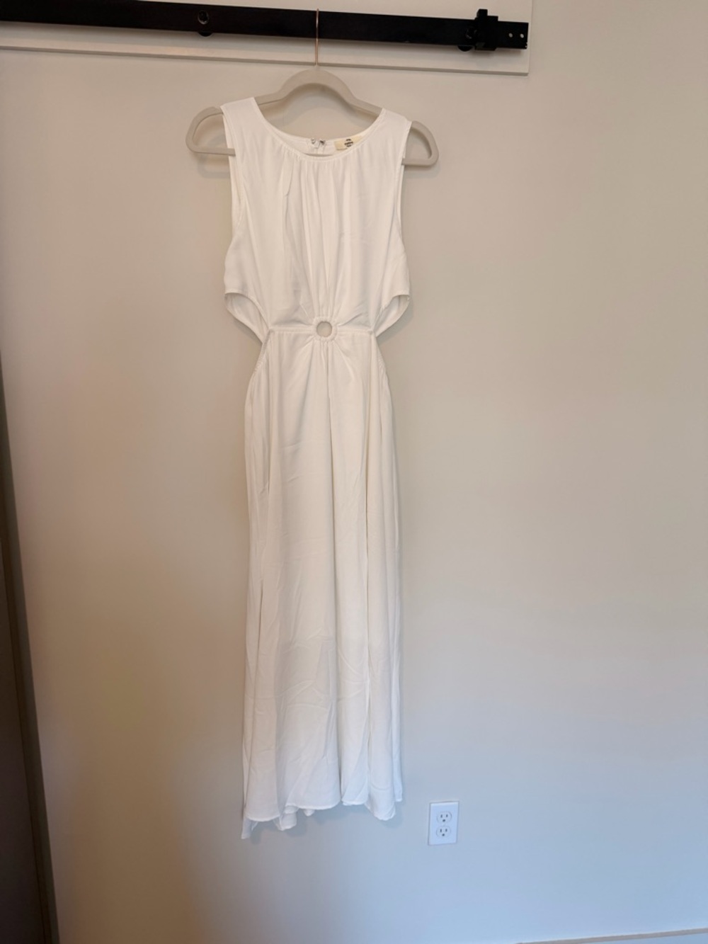 entro White Sleeveless Maxi Dress with Ring Waist